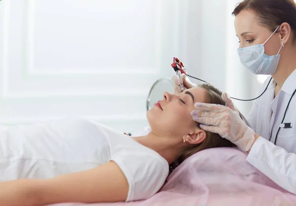 A young girl having red lips permanent makeup, micropigmentation — Stock Photo, Image