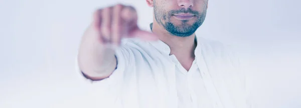 Junger Geschäftsmann steht isoliert auf weißem Hintergrund. — Stockfoto