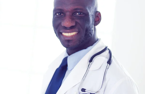 Male black doctor worker with tablet computer standing in hospital — Stock Photo, Image