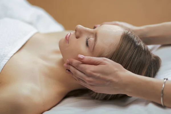 Picture of beautiful woman beautiful woman in spa salon — Stock Photo, Image