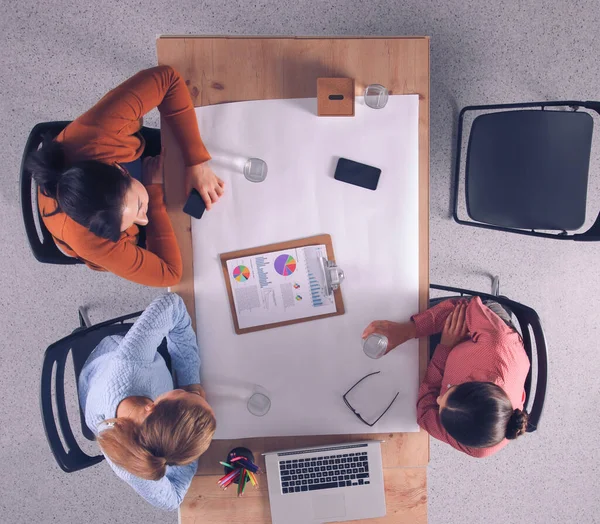 Group of young creative people discussing a project. — Stock Photo, Image