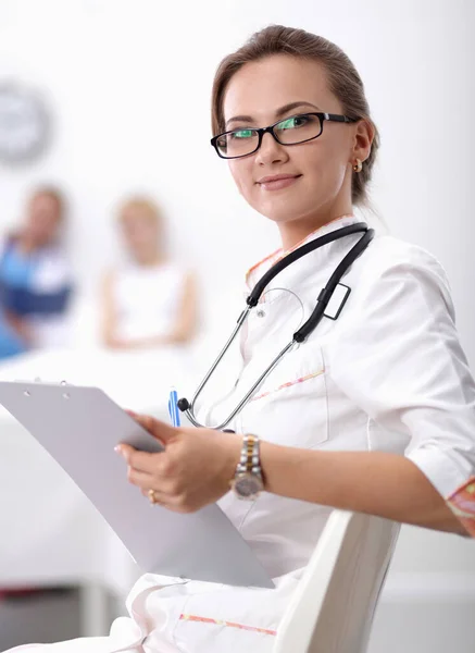 Vrouwelijke dokter in het ziekenhuis — Stockfoto