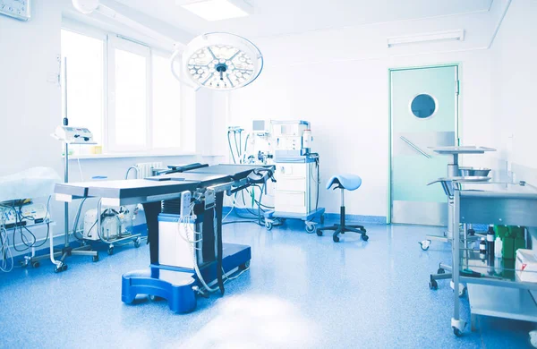 Interieur des Operationssaals in der modernen Klinik — Stockfoto