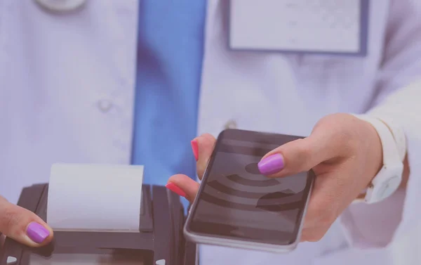Doctor is holding payment terminal in hands. Paying for health care. Doctor — Stock Photo, Image