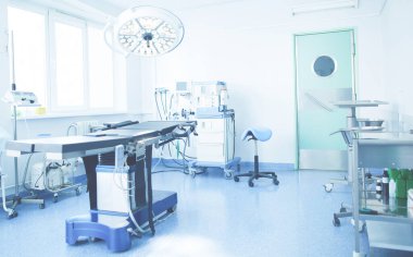 Modern klinikteki ameliyathane.