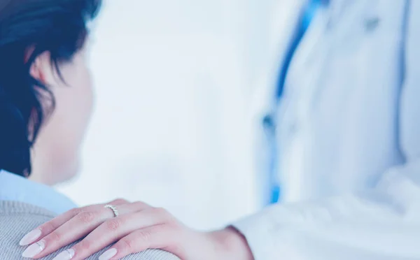 Female doctor giving a consultation to a patient and explaining medical informations and diagnosis — Stock Photo, Image