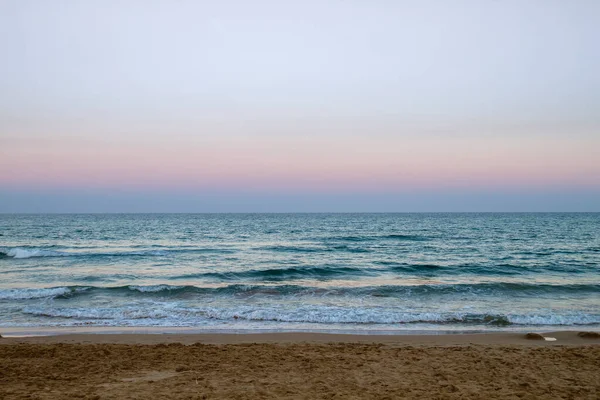 Тиха Сцена Порожньому Пляжі Сутінках — стокове фото