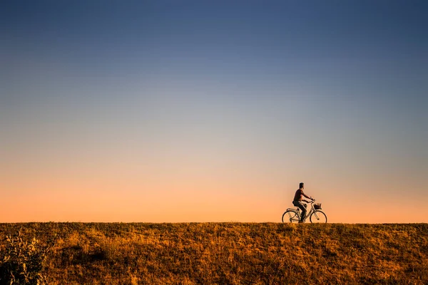 Man Riding Bike Green Empty Landscape Dusk — Stock Photo, Image