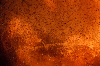 Eski paslı duvarı kapatın.