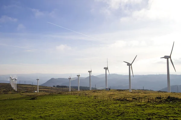 Wind Turbines Generating Clean Renewable Energy — Stock Photo, Image