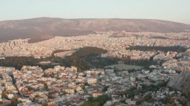 Altın Saat Günbatımında Yunanistan 'ın Atina kentindeki Olimpiyat Tapınağı' nın Hava Görüntüsü