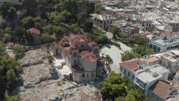 Vista aérea de la hermosa iglesia en Atenas, griega a la luz del día — Vídeos de Stock