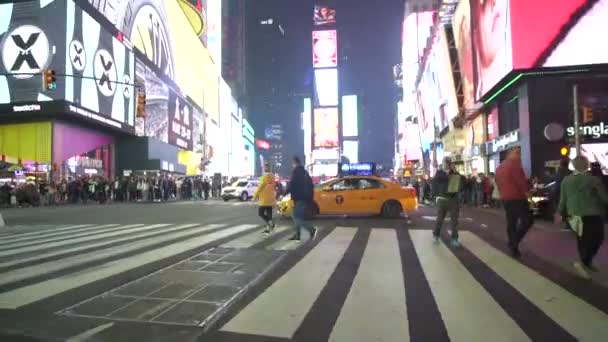 Times Square Lights at Night with Traffic, Cars and people passing — Stock video