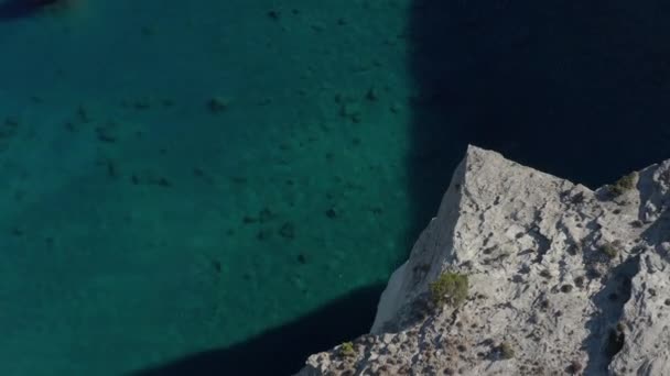 Flygfoto av Generic Tropical Paradise Cliff — Stockvideo