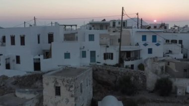 Sunset Aerial 'da Okyanus Manzaralı Yunan Köyü