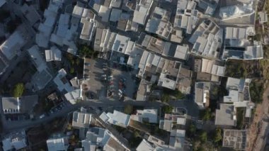 Yukarıdan Aşağı Kuşlar Adadaki Küçük Kasabanın Havasını Görür