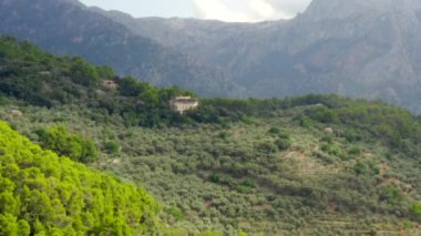 Tropikal Ada Mallorca 'daki Orman Dağları' ndaki Ev, Güneşli Gün Tatili, Seyahat, Güneşli, Dalgalar 