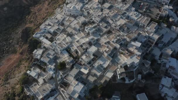 Overhead Top Down Birds View Luchtfoto van een Grieks dorp — Stockvideo