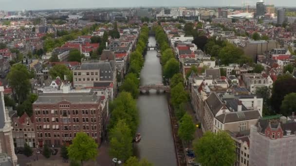 Luftaufnahme der leeren Amsterdamer Straße aufgrund der Coronavirus-Pandemie Covid 19 — Stockvideo