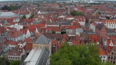Bruges üzerinde şehir manzarası, Belçika 'nın Kızıl Çatıları ve Hava Perspektifinden Kiliseler