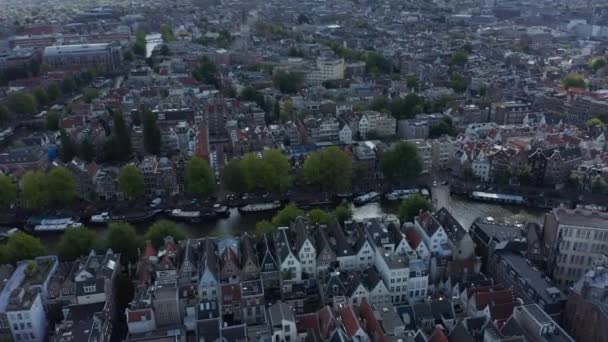 Ampia vista che circonda Amsterdam Residential Aerial con case e canali — Video Stock