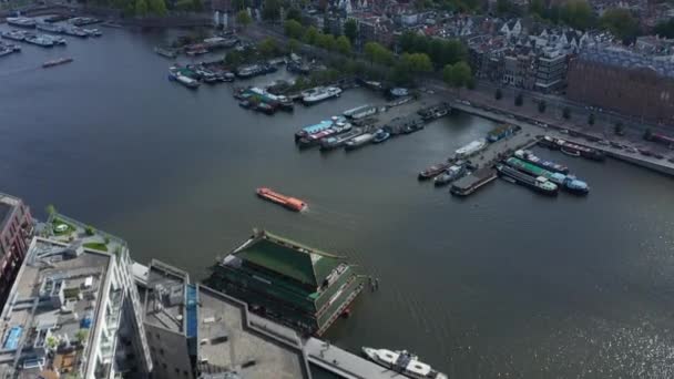 Amsterdam River, tráfego de barcos e paisagem urbana, perspectiva de drones aéreos — Vídeo de Stock