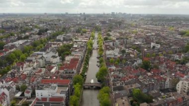 Tipik Amsterdam Kanalı Geniş Görünüm Kurucusu, Hava İleri, Bulutlu
