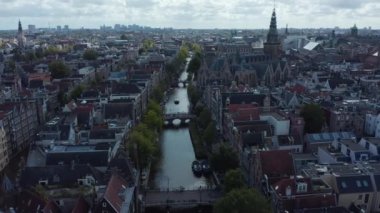 Bulutlu bir günde Hollanda, Amsterdam 'ın Hava Geniş Görünümü