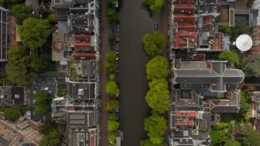 Amsterdam, Hollanda Kanalı Tekne trafiğiyle Birds View