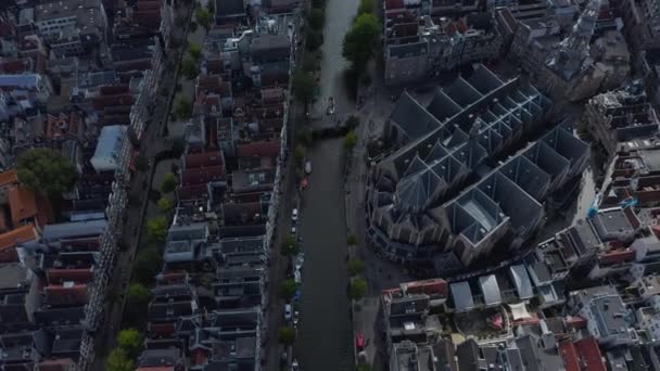 Canal Overhead Birds View com tráfego de barco, drone aéreo — Vídeo de Stock