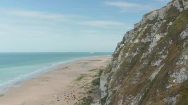 Önplanda Cliff ile Mavi Deniz Gezisi Gemisi, Kaptan Blanc-Nez, Hava Kuvvetleri