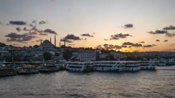 Istanbul Bosphorus Riverside with Boats and Mosque Silhouette Beautiful Sunset Time Lapse — Stock Video
