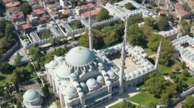 Süleyman Camii yukarıdan İstanbul 'da büyük bir tapınak görünüyor