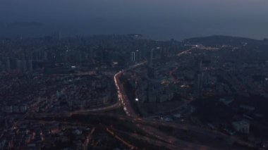 Karayolu trafiğiyle birlikte İstanbul Yeni Finans Bölgesi üzerinde geniş hava manzarası azaldı