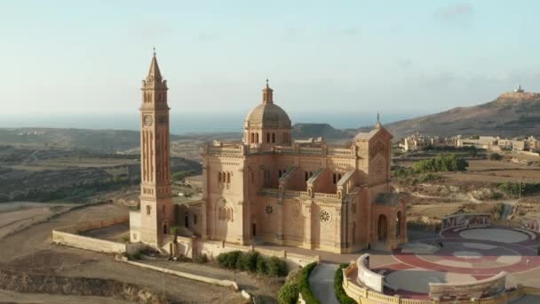 Βασιλική της Παναγίας των Τα Πίνου στο Gozo Island, Μάλτα, Αεροφωτογραφία — Αρχείο Βίντεο