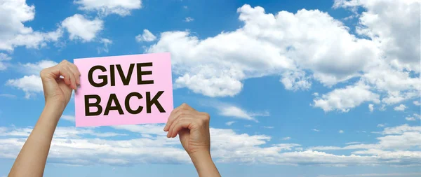 Faça Dia Alguém Voltar Mãos Femininas Segurando Alto Cartaz Rosa — Fotografia de Stock