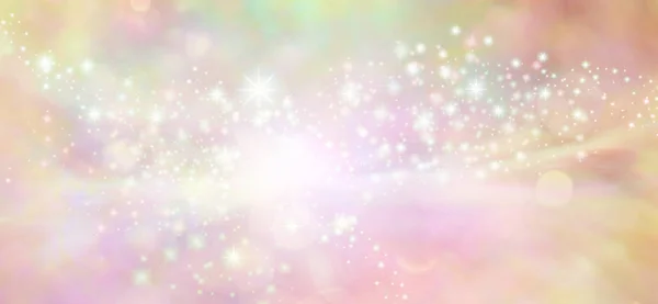 桃星空キラキラ女性トーン ボケ背景バナー 広いピンクと輝く星が中央を通る移動のヒューという音とキラキラ星斑点の背景桃 ストックフォト