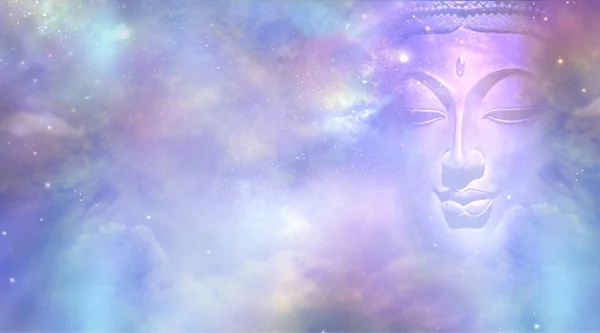 Космический Будда Видение Облака Пейзаж Полупрозрачное Лицо Будды Закрытыми Глазами — стоковое фото