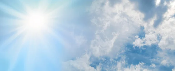 Сонце Завжди Світить Хмарами Яскраве Сонце Проривається Крізь Великі Білі — стокове фото