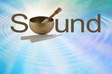 Bir Tibet Singing Bowl Sound - arkasında ışık patlaması ve kopyalama alanı ile yayılan mavi ses dalgası arka plan üzerinde Ses O yapma malet ile pirinç kase