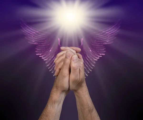 Orando Por Ajuda Dos Reinos Angélicos Mãos Masculinas Posição Oração — Fotografia de Stock