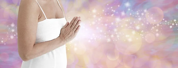 Pray Only Good Things Come Your Way Female White Dress — Stock Photo, Image