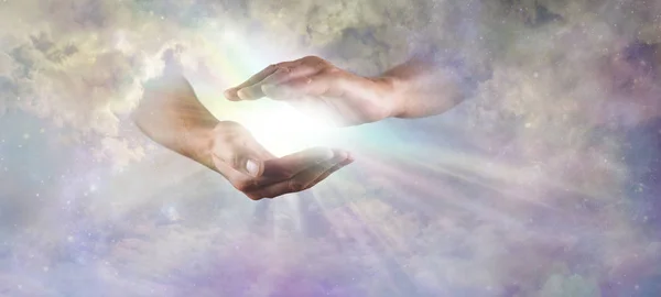 Υπάρχει Φως Θεία Έννοια Χέρια Του Θεού Αναδύονται Από Όμορφα — Φωτογραφία Αρχείου