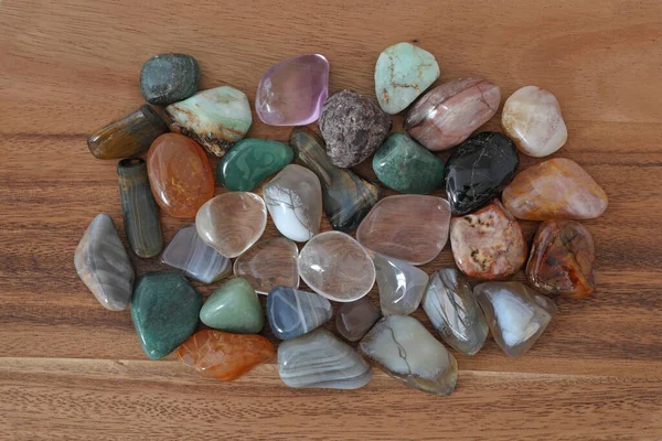 Какие Целебные Камни Привлекают Выбор Различных Цветных Целительных Кристаллов Коричневом — стоковое фото