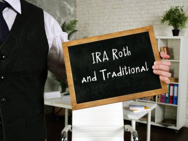 Finansal konsept: IRA Roth ve Geleneksel.