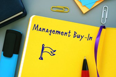 Kağıt parçasında Yönetim Satın Alma (MBI) ifadesi.