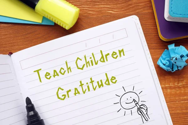 Διδάξτε Παιδιά Φράση Ευγνωμοσύνη Στο Κομμάτι Του Χαρτιού — Φωτογραφία Αρχείου