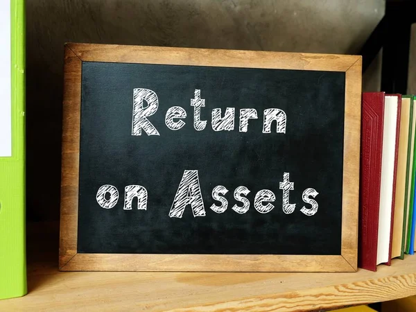 Conceito Financeiro Sobre Return Assets Roa Com Frase Pedaço Papel — Fotografia de Stock