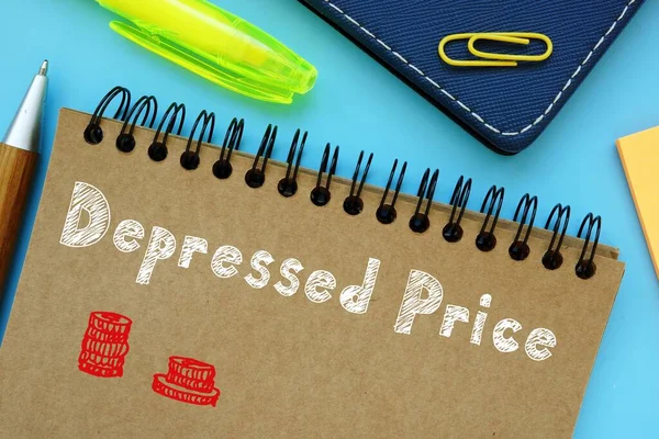 Conceito Negócio Que Significa Preço Deprimido Com Frase Folha — Fotografia de Stock