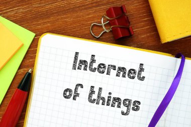 Yazılı metni olan şeylerin interneti hakkında kavramsal fotoğraf.